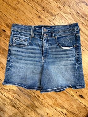 Buckle Medium Blue Denim Jean Shorts